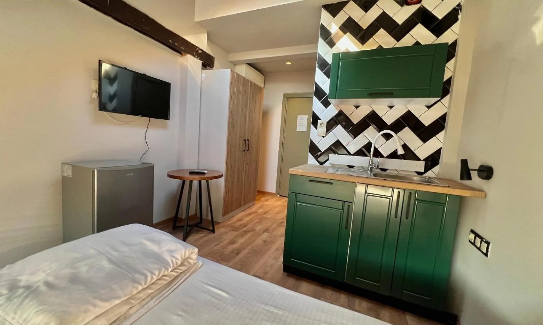 Hotel Just Home Warna