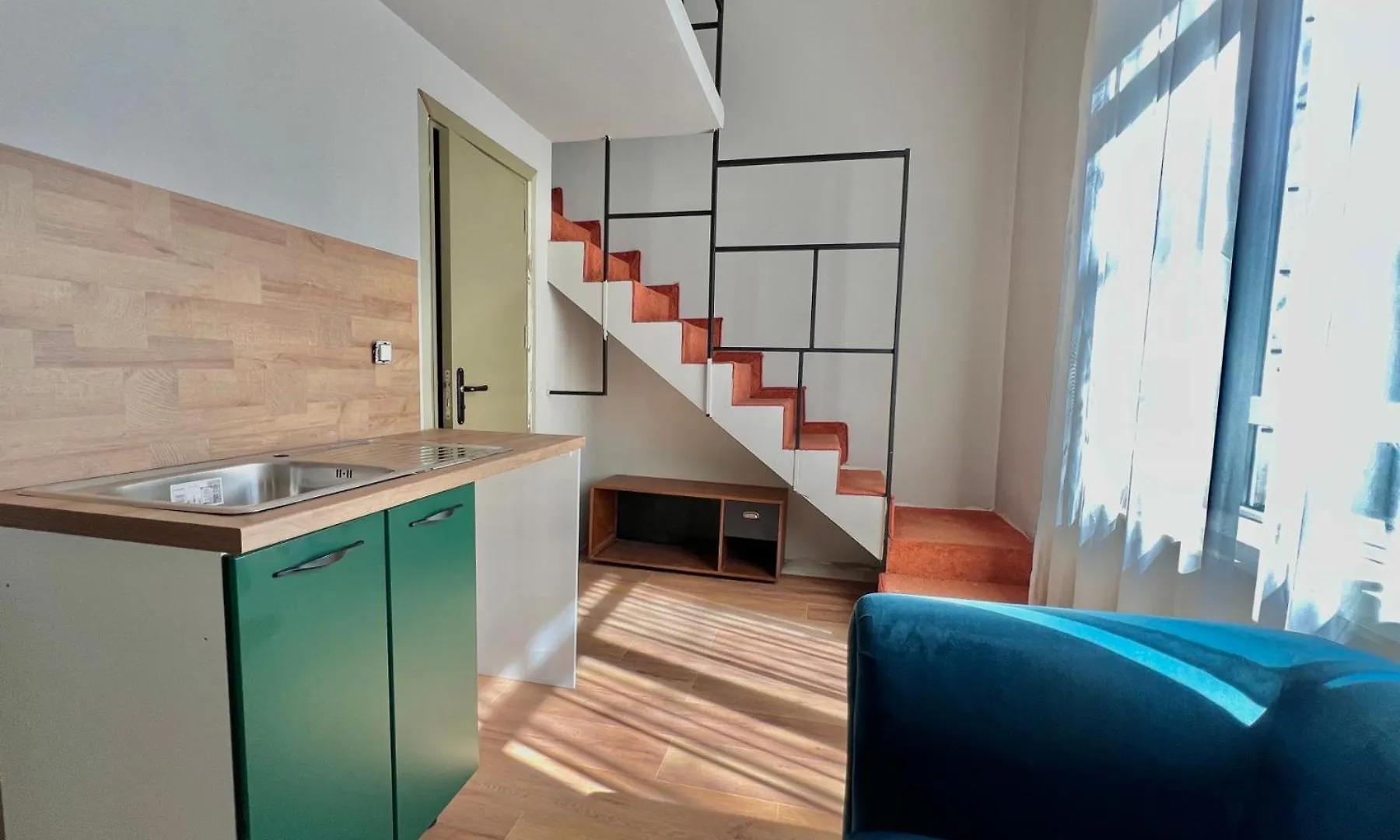 Hotel Just Home Warna