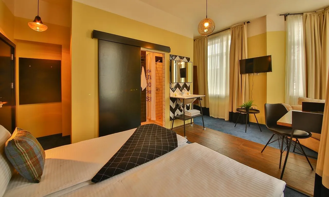 Just Rooms & Wine Varna Otel