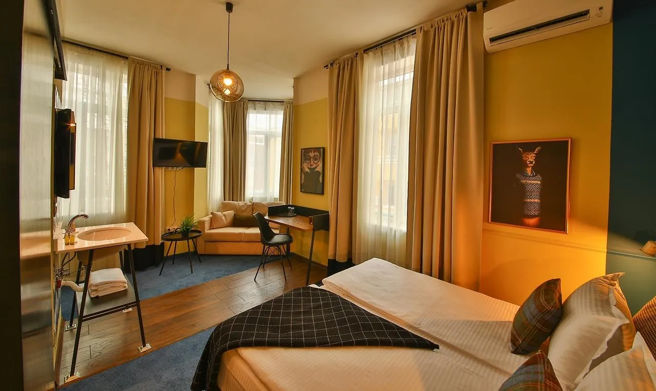 Just Rooms & Wine Varna Otel