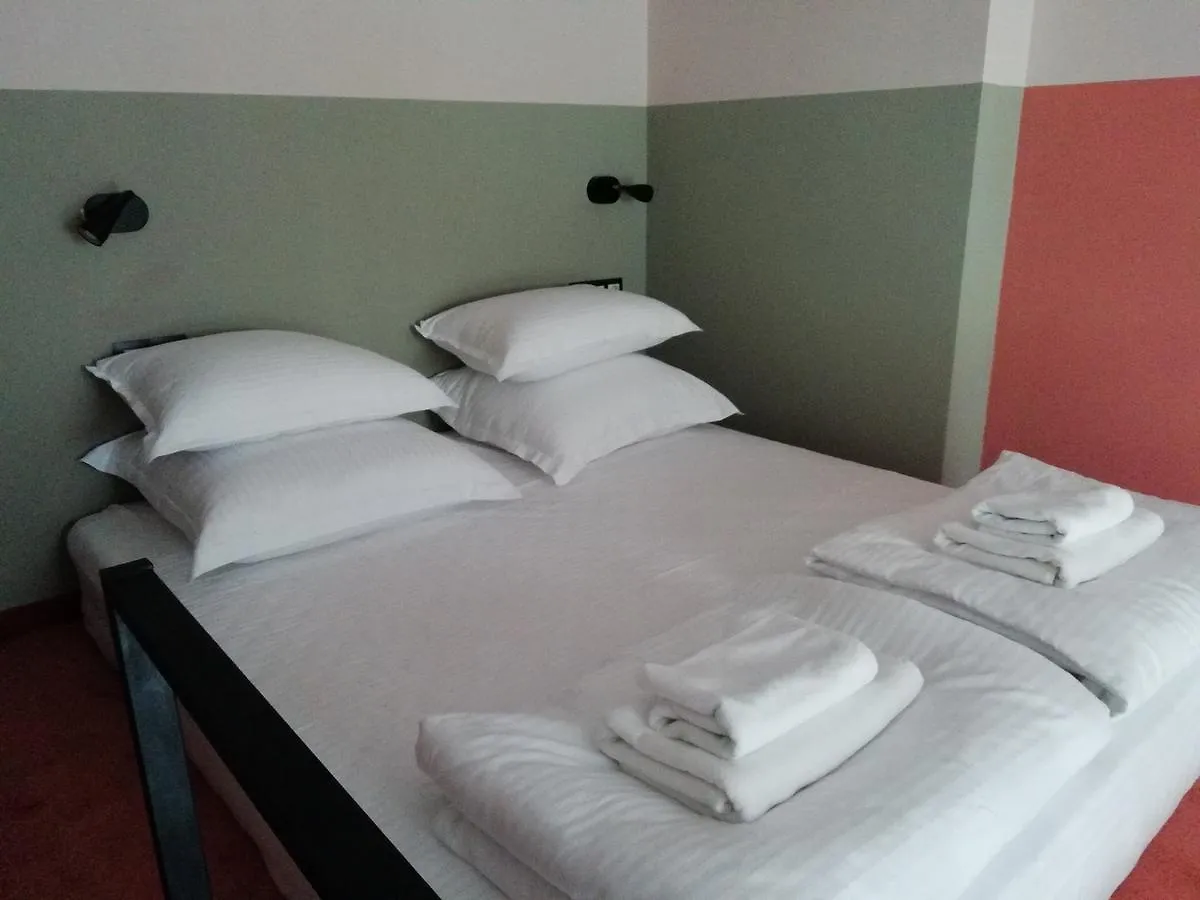 Just Rooms & Wine Varna 2*,